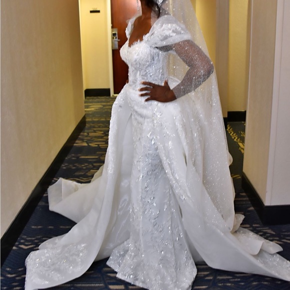 Wedding dress used once - Picture 5 of 5